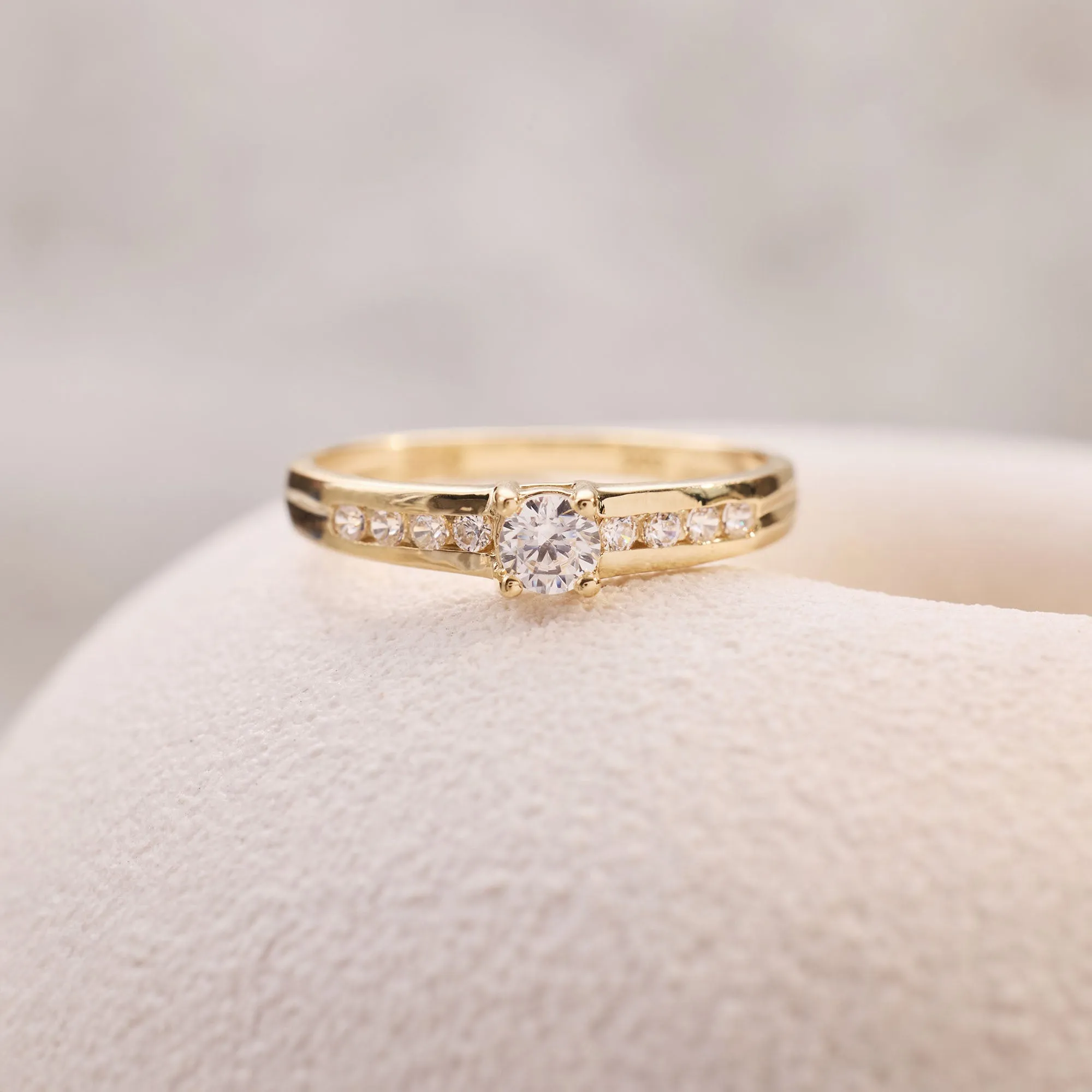 Le Marais Estée 14 karat gold ring with zirconia stones